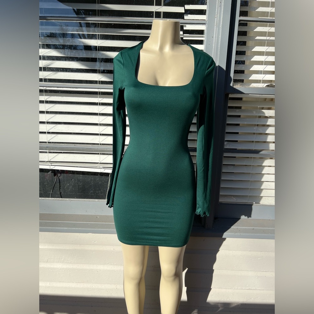 Elegant Green Long Sleeve Dress